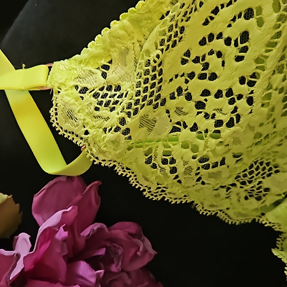 NIP SAVAGEXFENTY Alien Animal Lace Unlined Plunge Bra Twisted Lime Green 34D - Picture 8 of 11